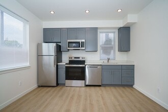 Building Photo - 4343 S Alder St