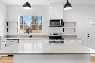 Building Photo - 948 N 5th St
