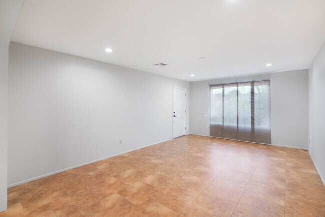 Foto del edificio - Massive Remodeled Tempe 5-bedroom 3-bathro...