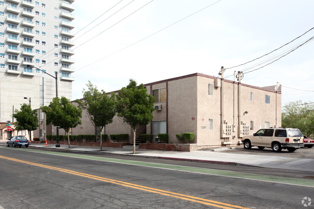 Primary Photo - Hoover Manor Apartments