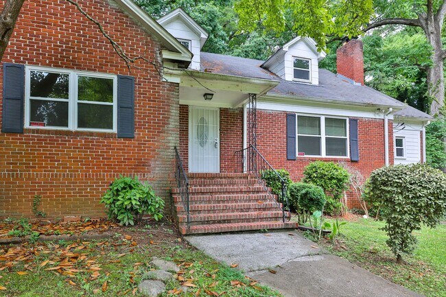 Building Photo - Beautiful Home