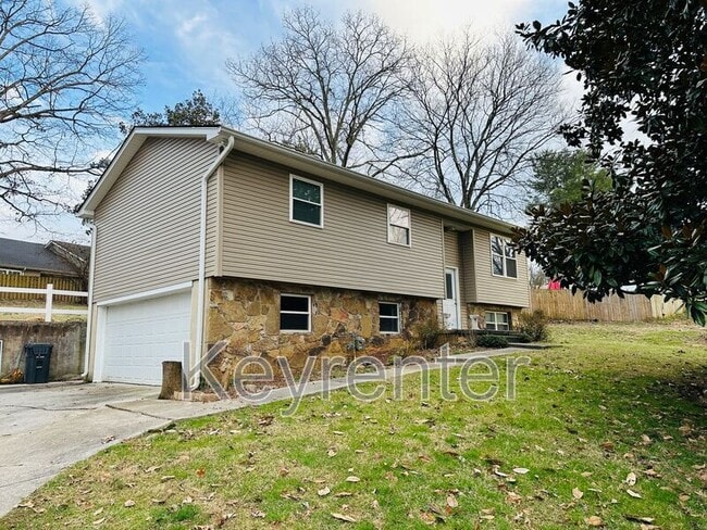 Building Photo - 918 W Forest Blvd