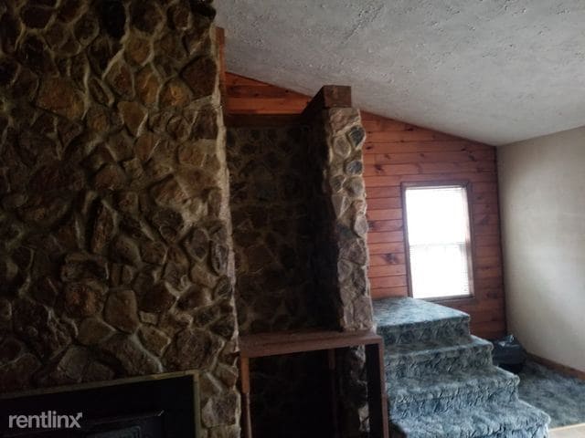 Building Photo - 3 br, 1.5 bath House - 2644 Narrows Branch