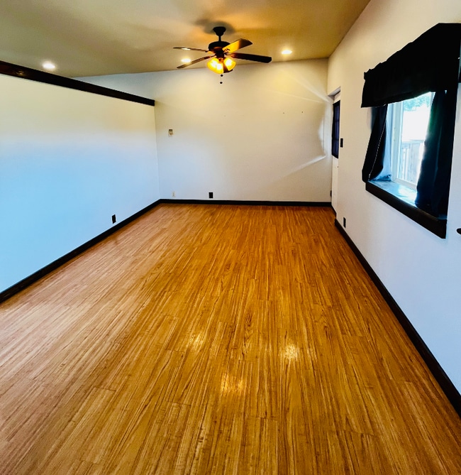 Foto del edificio - 13325 Brush Creek Rd