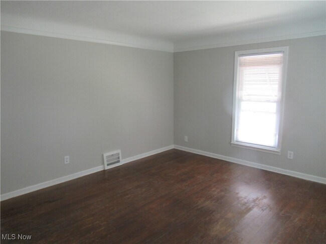 Foto del edificio - 11901 Wayland Ave