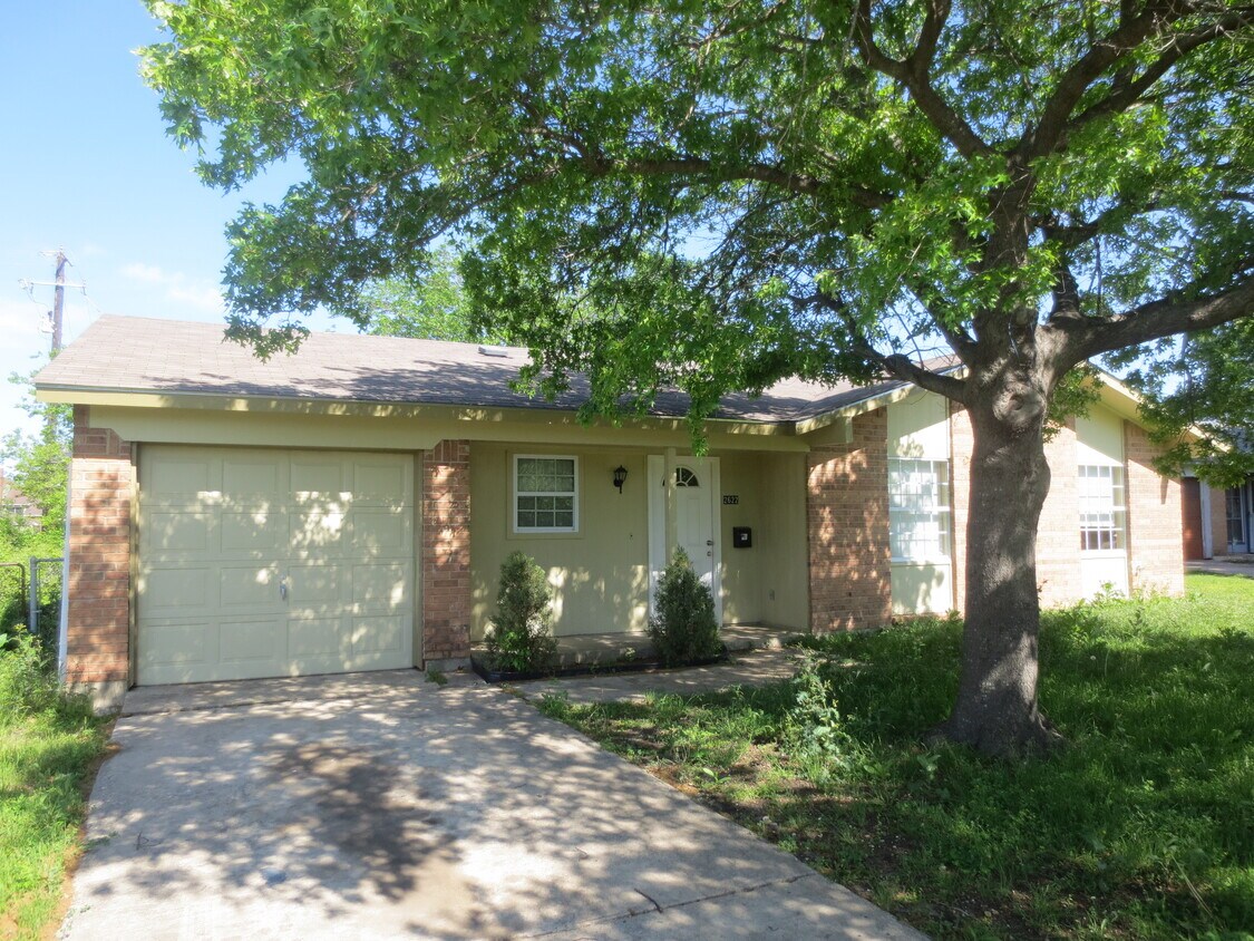 2622 Foxcroft Ln, Garland, TX 75044 House Rental in Garland, TX