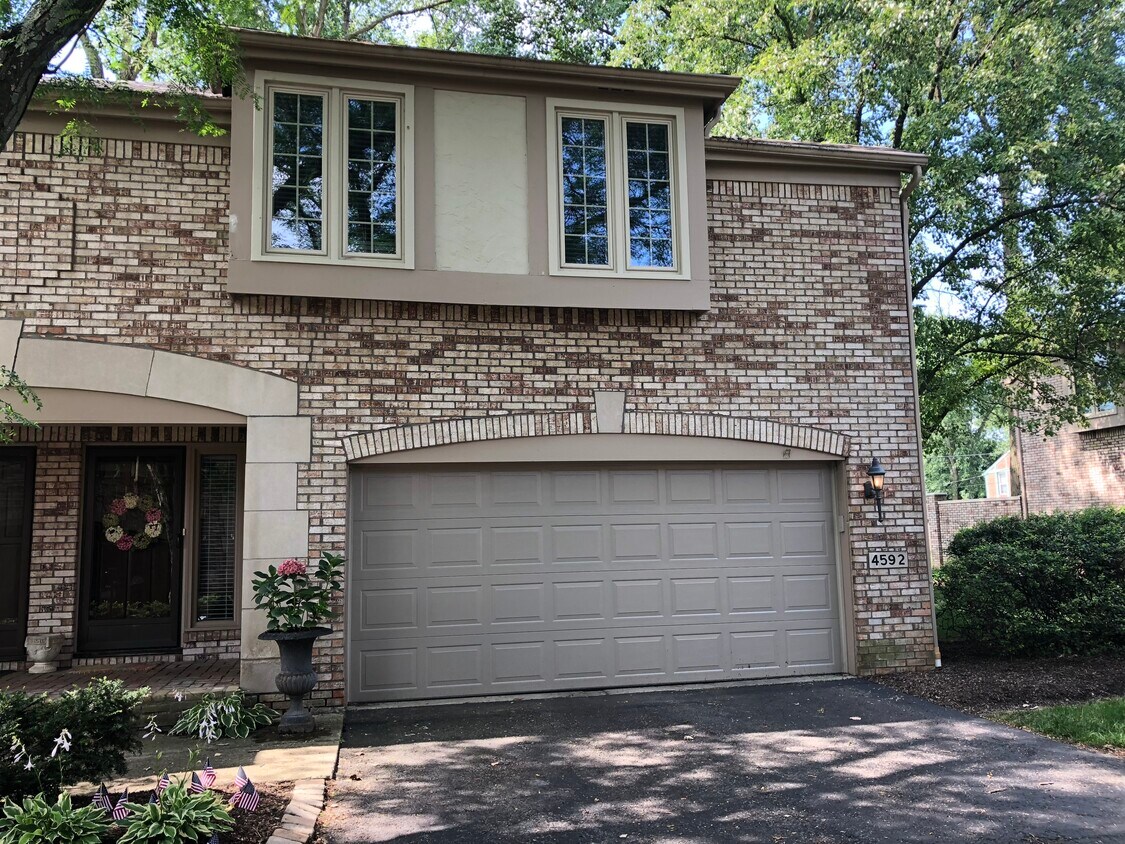 Foto principal - 4592 Sandringham Dr