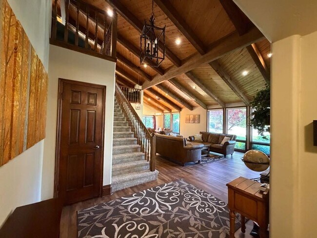 Foto del edificio - Beautiful Bountiful Home Near Temple & Mueller Park – Prime Location