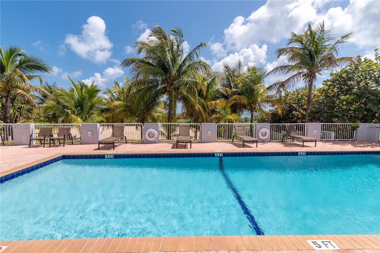 Primary Photo - 9341 Collins Ave