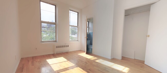 Building Photo - 551 Graham Ave