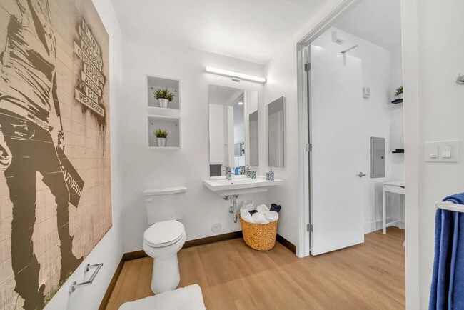 Interior Photo - Cocoon 63