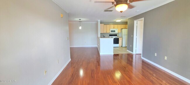 Building Photo - 940 Village Trail