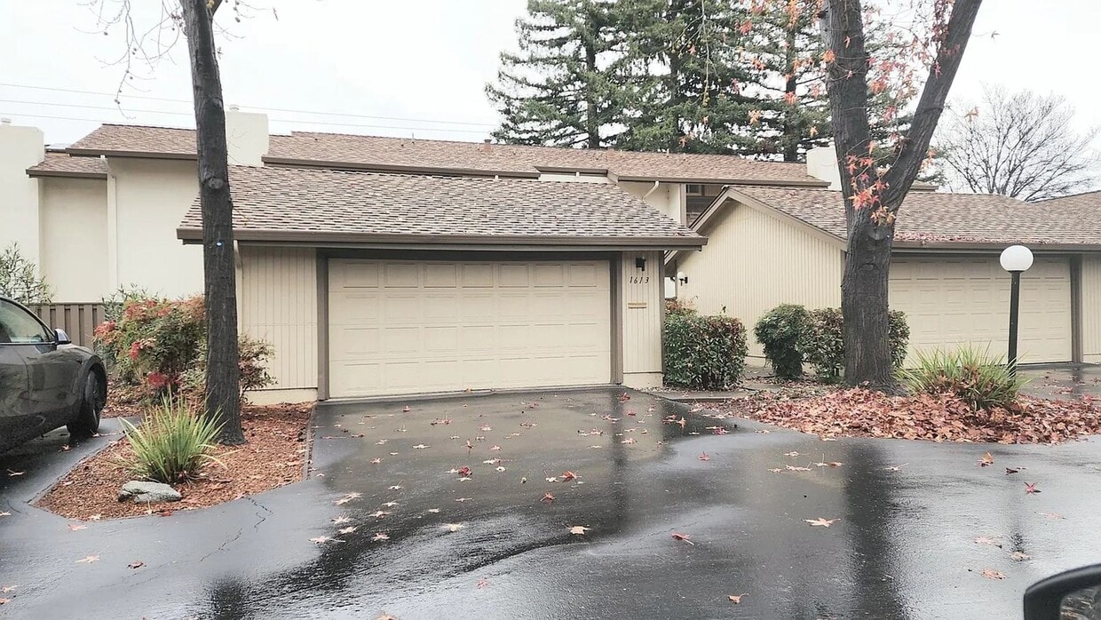 Primary Photo - Walnut Creek! Highly desirable Countrywood...