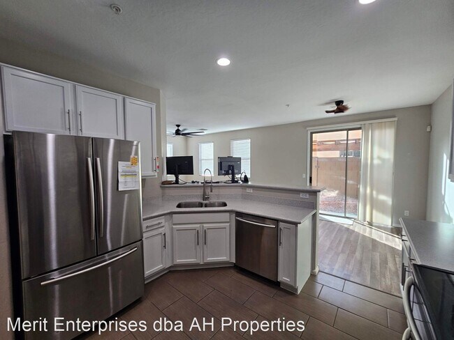 Foto del edificio - 3 br, 2.5 bath House - 2961 E DARROW ST