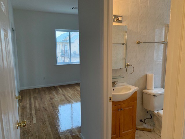 Building Photo - House for Rent in Seagate