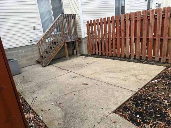 Foto del edificio - 1006 Hartford Village Blvd