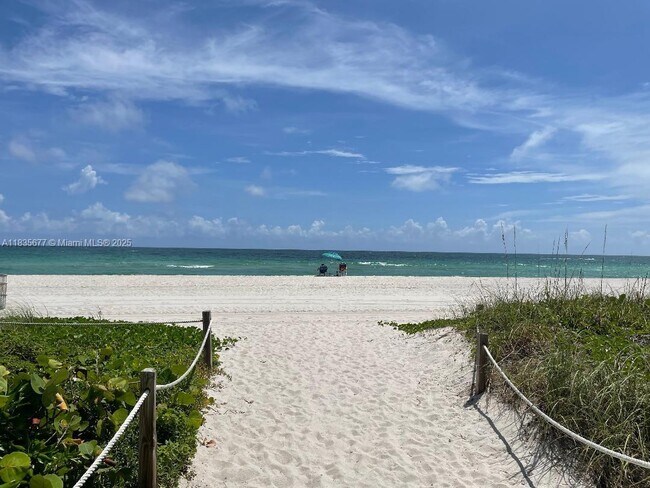 Foto del edificio - 5401 Collins Ave