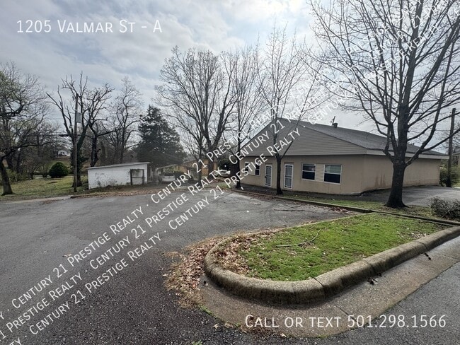 Building Photo - 1205 Valmar St