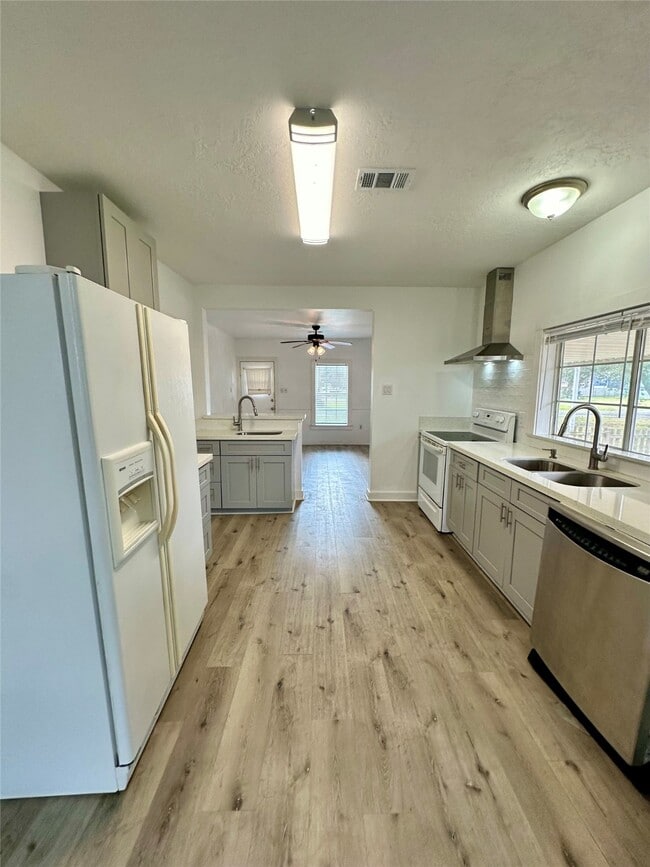 Building Photo - 5506 David St