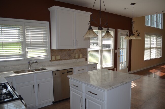 Building Photo - 11075 Regal Forest Dr