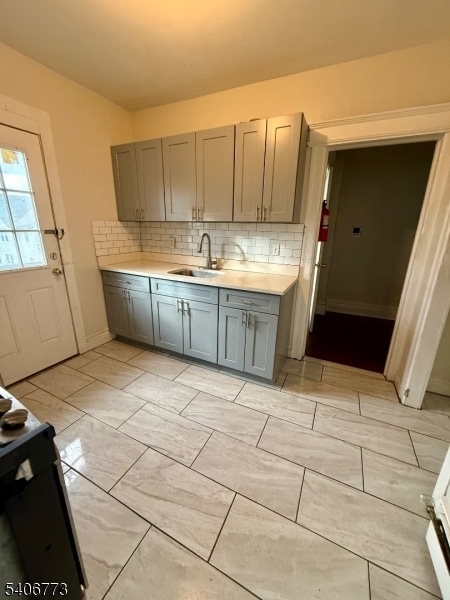 Building Photo - 384 Tower St