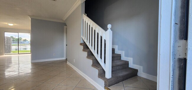 Building Photo - 2503 Seaside Dr