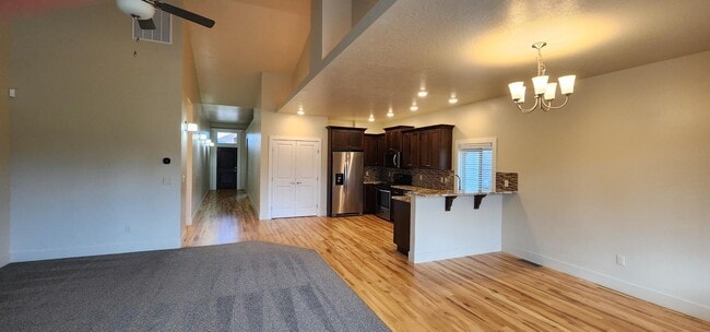 Building Photo - 2552 E Hidden Crk St