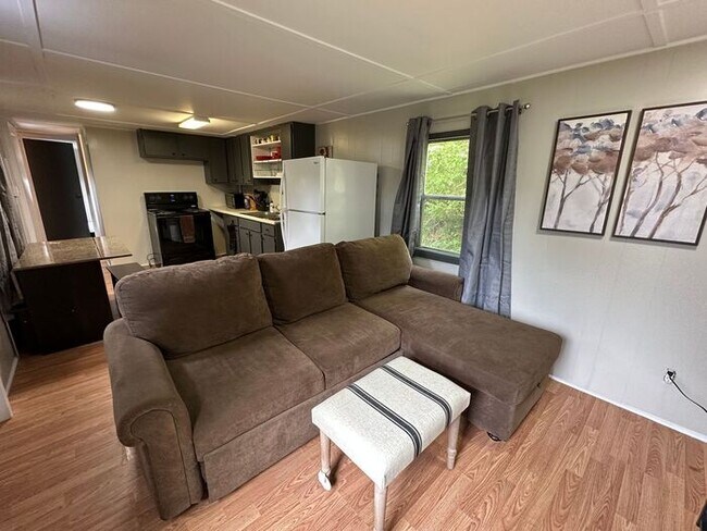 Building Photo - 1BD/1BA Home With Additional Flex Room!