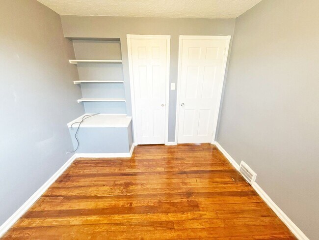 Foto del edificio - 4 BED 2 BATH SINGLE FAMILY HOME!