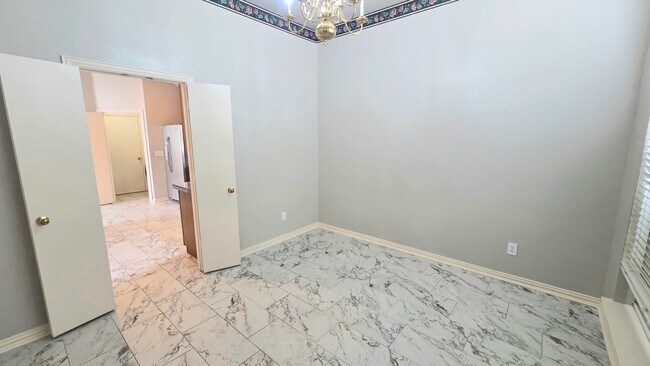 Foto del edificio - 4101 Pinewood Dr