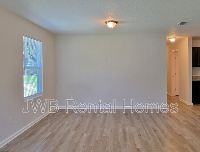 Building Photo - 1457 Clyde St