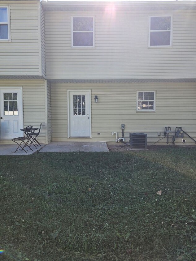 Building Photo - 26 Pine Dr