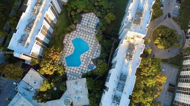 Foto del edificio - 16919 N Bay Rd