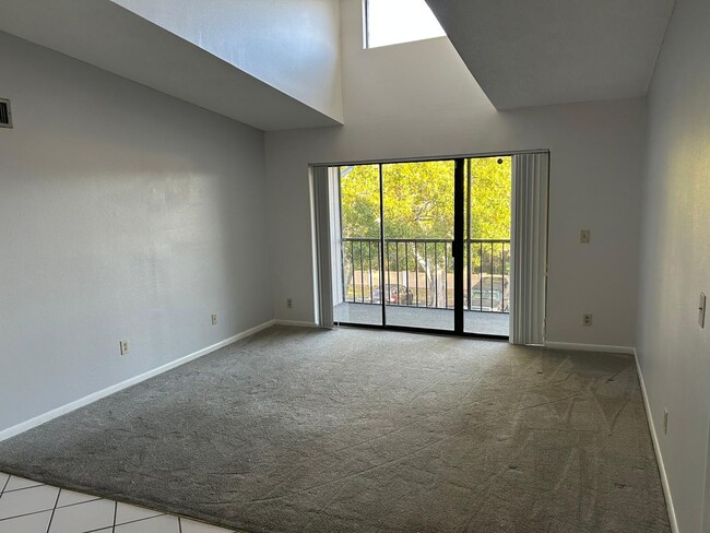 Building Photo - Condo in Southeast Orlando