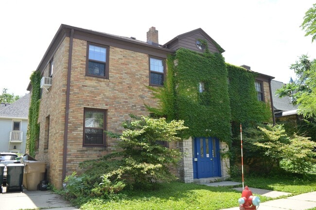 Building Photo - 821 Jenifer St