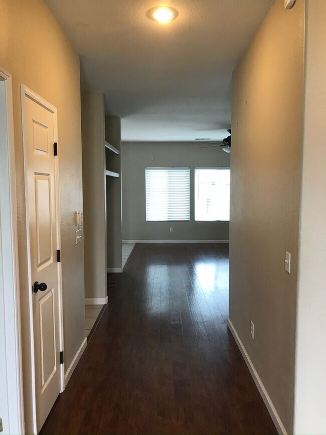 Building Photo - 3 Bedroom 2 Bathroom Home In Southwest Visalia with a Pool and SOLAR!