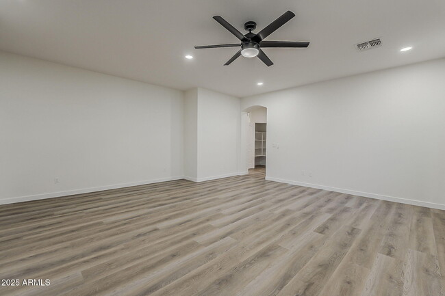 Foto del edificio - 3323 W Chambers St
