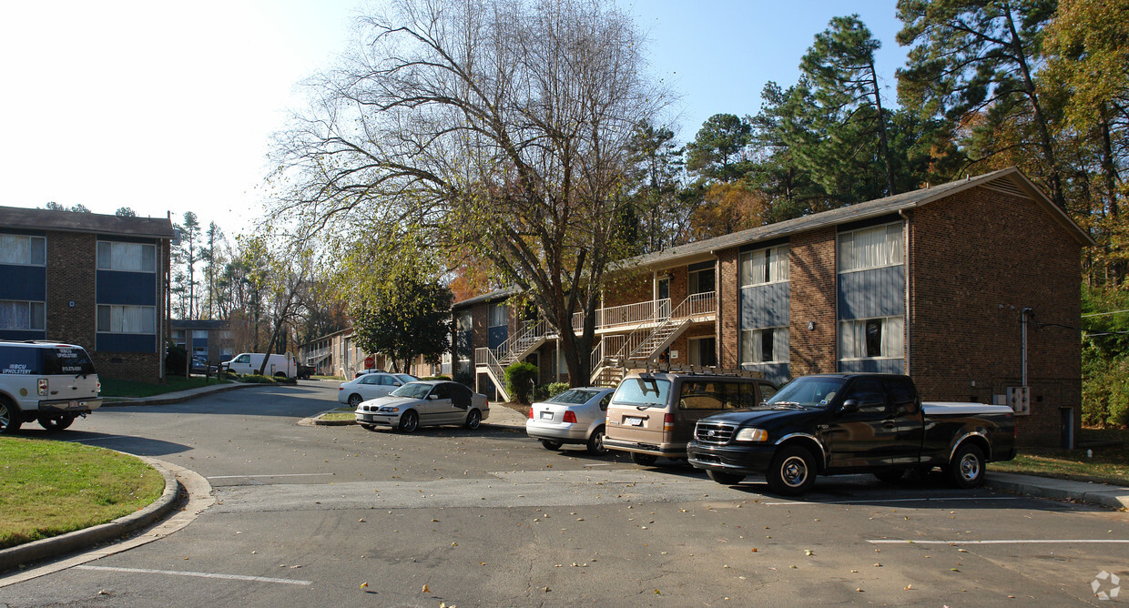 Primary Photo - Morreene Manor Apartments