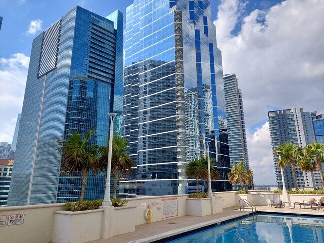Foto del edificio - 1200 Brickell Bay Dr
