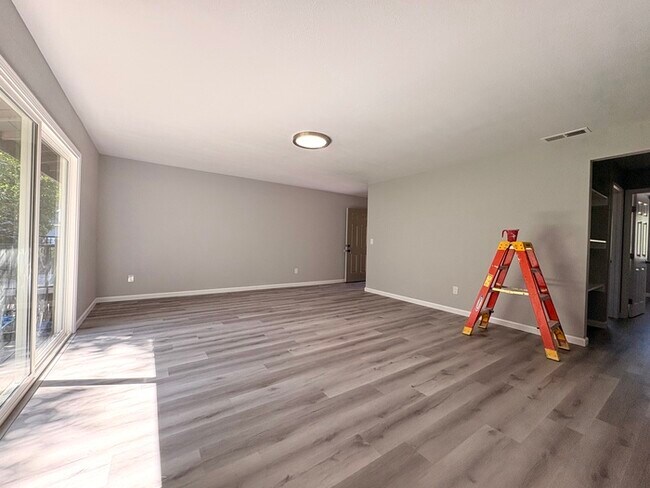 Foto del edificio - Beautifully updated Auburn apartment!