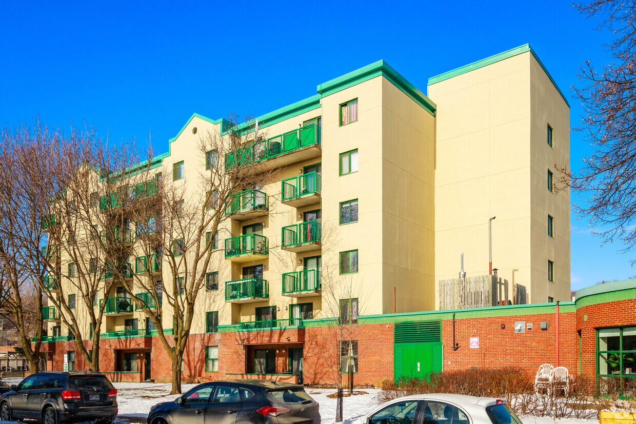 Building Photo - Habitations H.F.-Malo