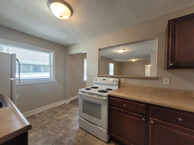 Foto del edificio - 2 Bedroom, 2 Bathroom Home with large garage!