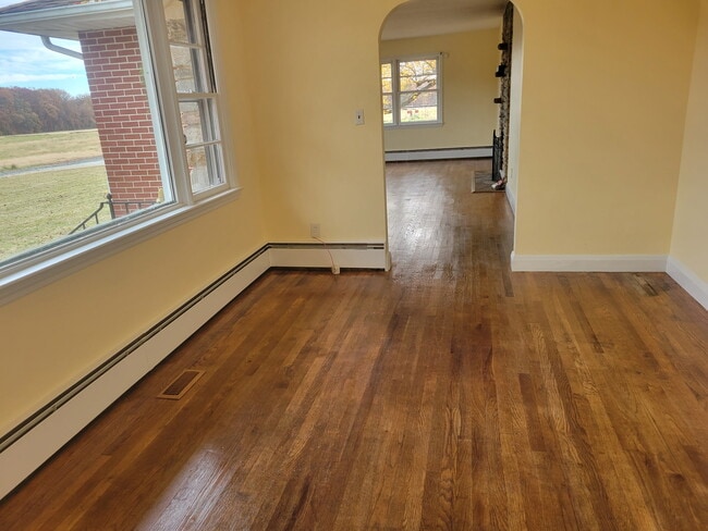 Foto del edificio - 420 Hiobs Ln