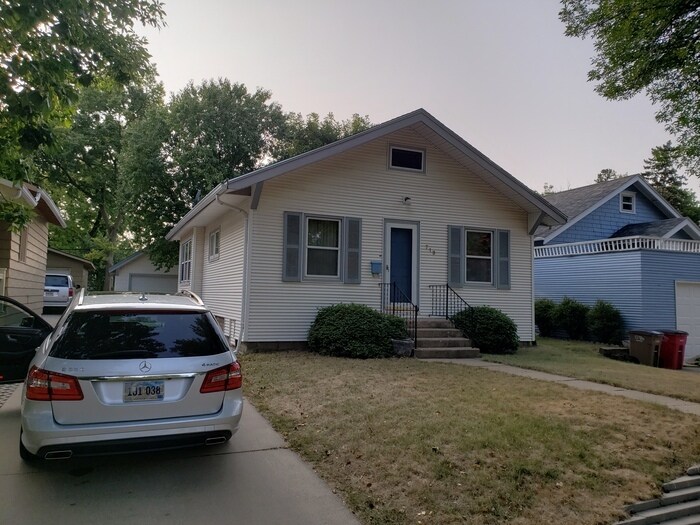 Primary Photo - 719 S Grange Ave