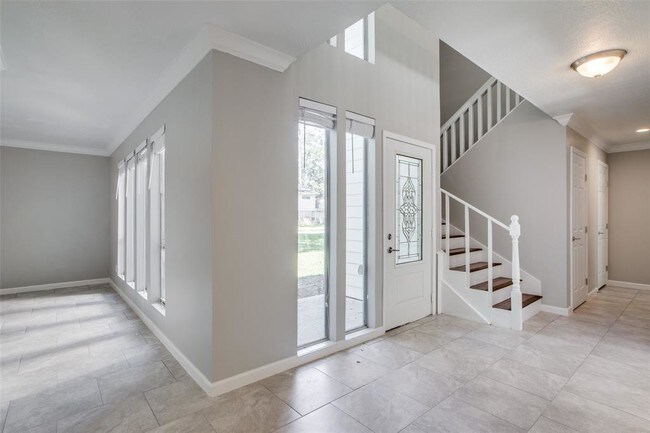 Building Photo - 2034 Deer Springs Dr