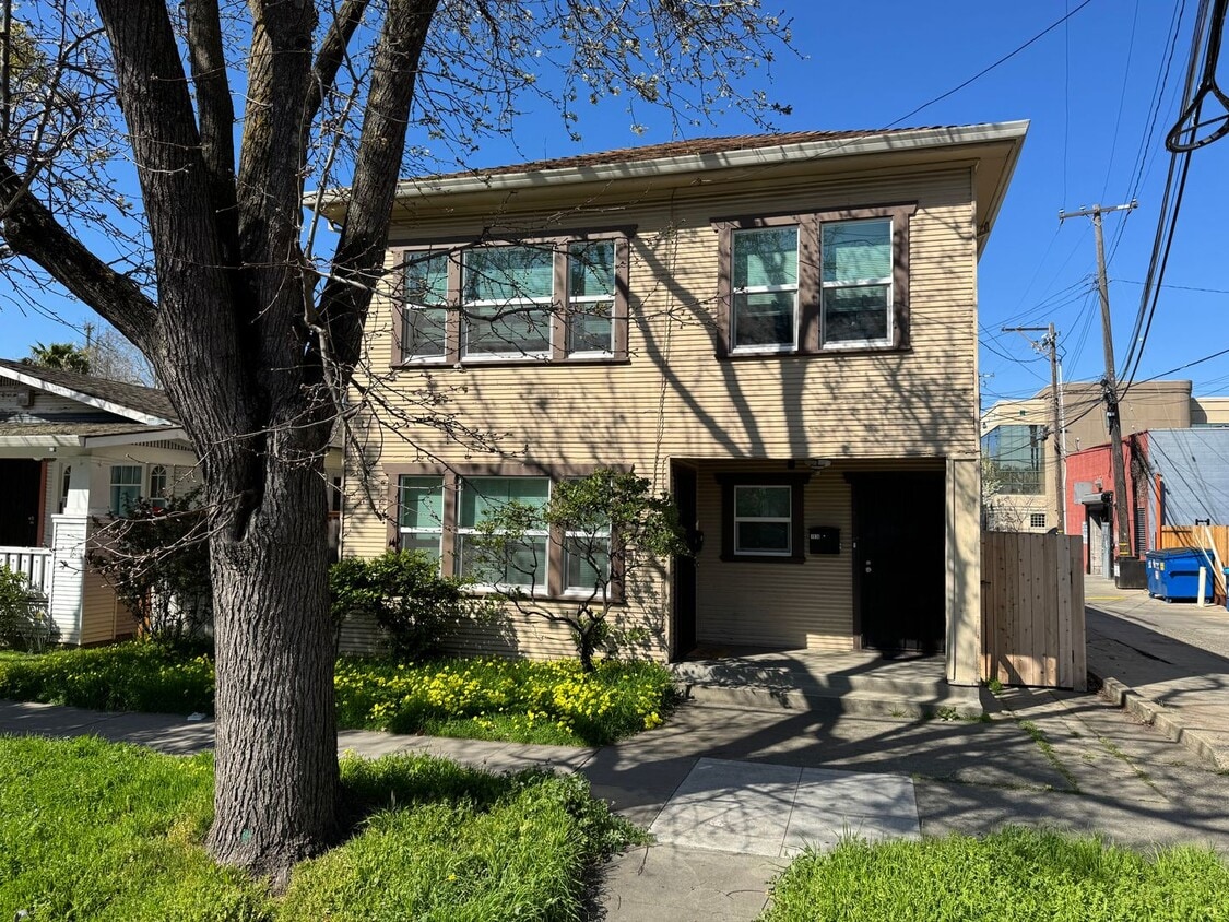 Downtown Sacramento 2 Bedroom, 1 Bath 850 sqft. Townhome for Lease. - Downtown Sacramento 2 Bedroom, 1 Bath 850 sqft. Townhome for Lease.