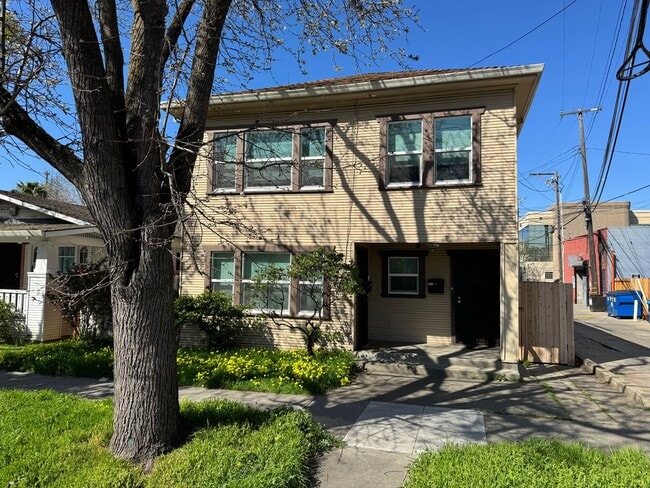 Downtown Sacramento 2 Bedroom, 1 Bath 850 sqft. Townhome for Lease. - Downtown Sacramento 2 Bedroom, 1 Bath 850 sqft. Townhome for Lease.
