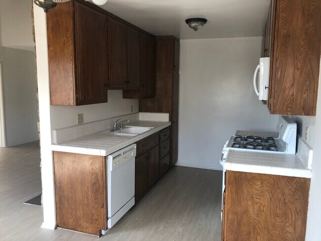 Kitchen - 2619 S Sepulveda Blvd