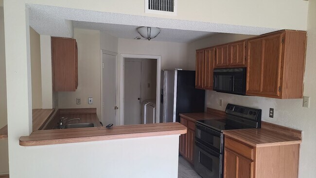 Building Photo - 2609 Hazelwood Pl