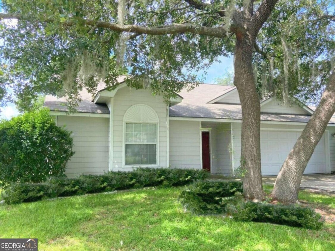 Foto principal - 105 Old Pond Dr W